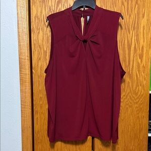 Massini Sleeveless Twist-Keyhole Top - Burgundy